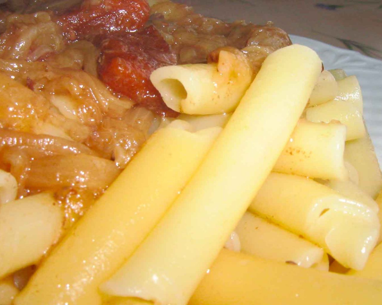 Pasta alla genovese: ziti e preparazione